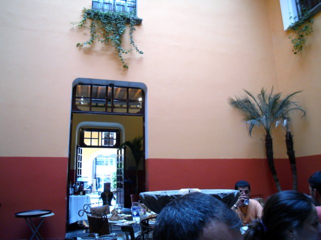 comedorenunpatiointerior.jpg