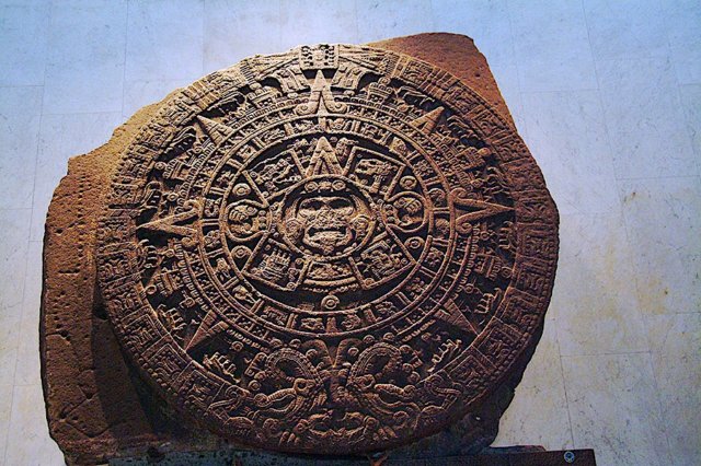 museonacionaldeantropologapiadradelsolcalendarioazteca.jpg