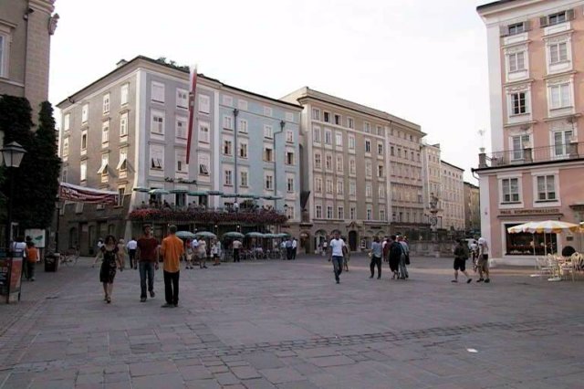 mozartplatz.jpg