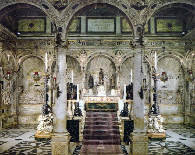 baslicadesanantonioaltar.jpg