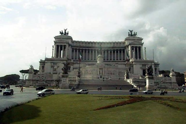 piazzavenezia.jpg