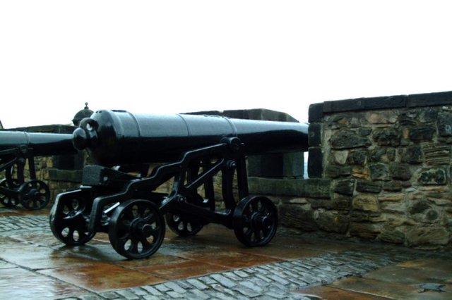castillodeedimburgocaonesdedefensa.jpg