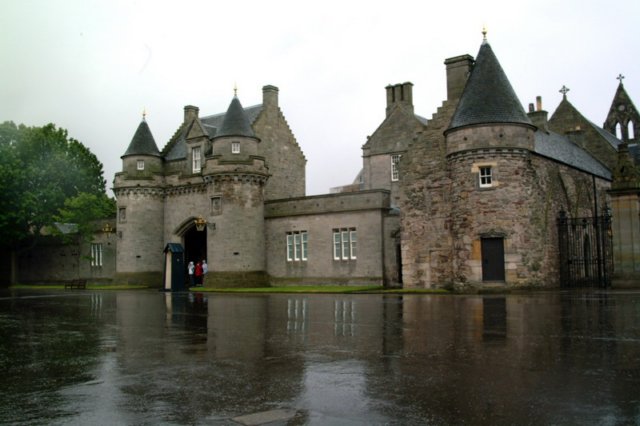 dunfermlineabbeyentradaalaabada.jpg