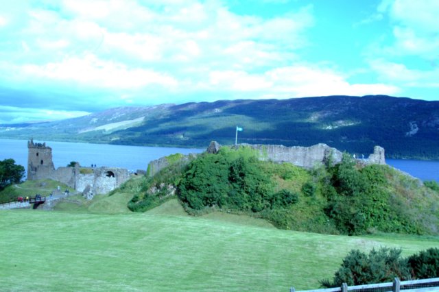 castillodeurquhartvistadelcastillo.jpg