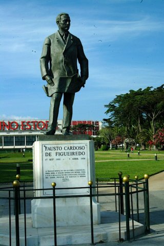 estatuaafaustocardosodefigueiredofundadordeestorilydesucasino.jpg