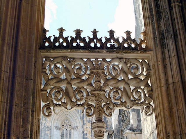 monasteriodebatalhafiligranasentrecolumnas.jpg