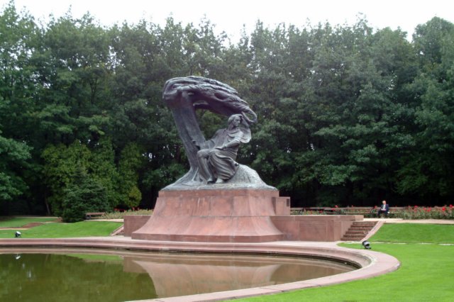 parquelazienkowskiestatuaafedericochopin.jpg