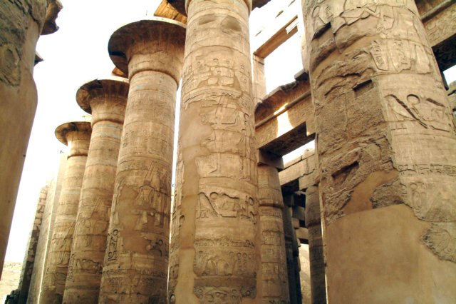templodekarnakcolumnario.jpg