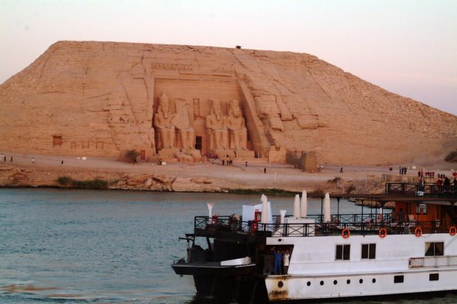 amanecerenenabusimbel.jpg