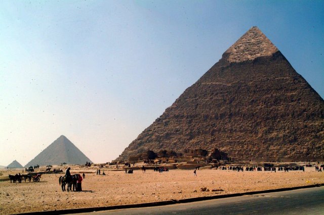 vistadelaspiramidesdekefrnmicerinosyreinas.jpg