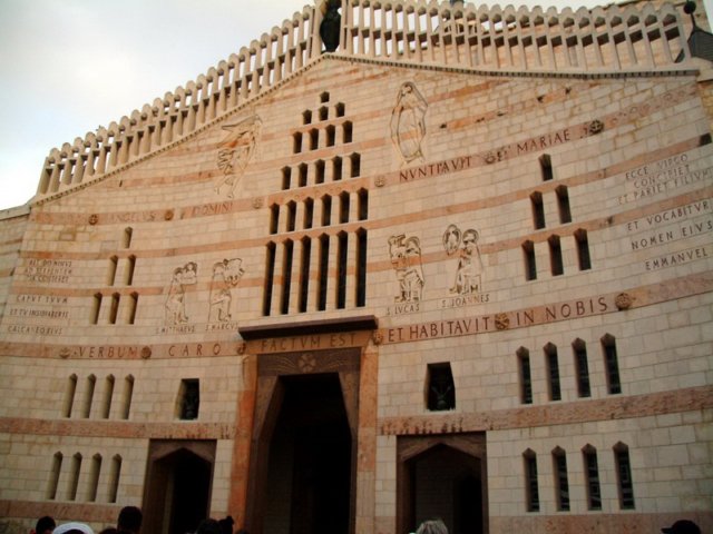 nazaretbasilicadelaanunciacinfachada.jpg