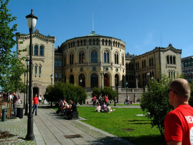 karljohansgateparlamentonoruego.jpg