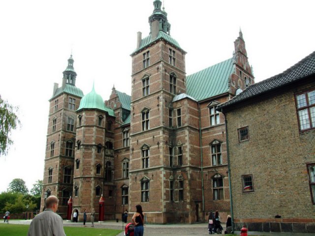 castillodefrederiksborgfachada.jpg
