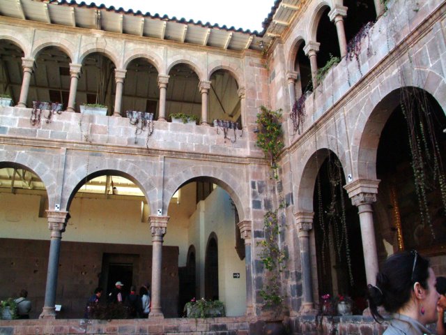 cuzcoclaustrodesantodomingo.jpg