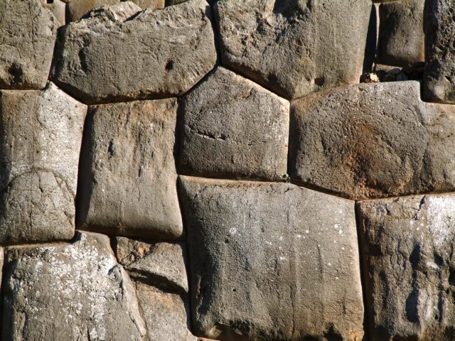 fortalezadesacsayhuamanmurosantissmicossinargamasayperfectamenteencajadaslaspiedras.jpg