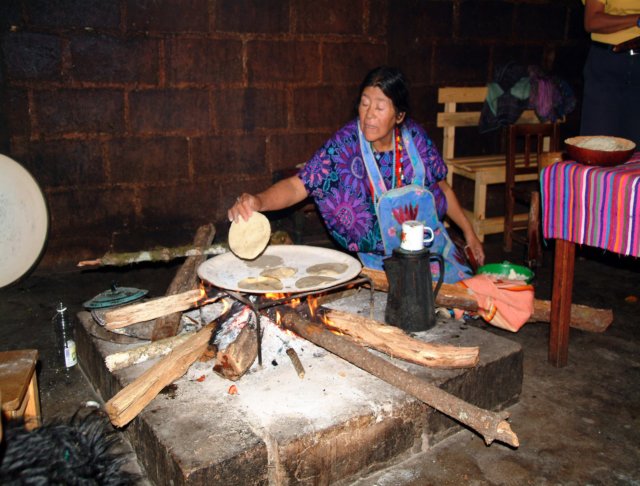 zinacantncocinandotortitas.jpg