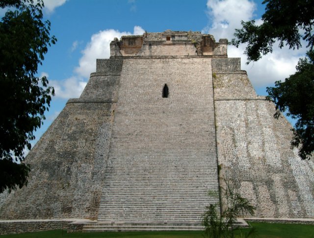 uxmalgranpirmide.jpg