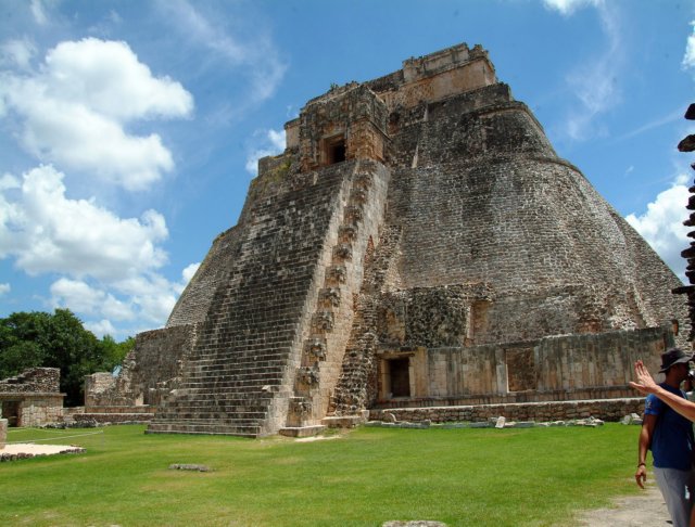 uxmalgranpirmide2.jpg