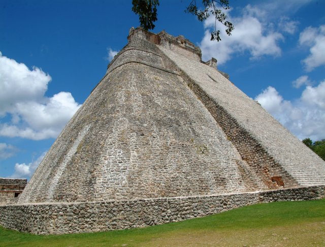 uxmalgranpirmideladonorte.jpg
