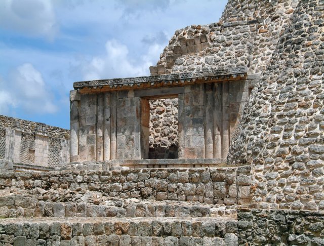 uxmalpalaciodelgobernador.jpg