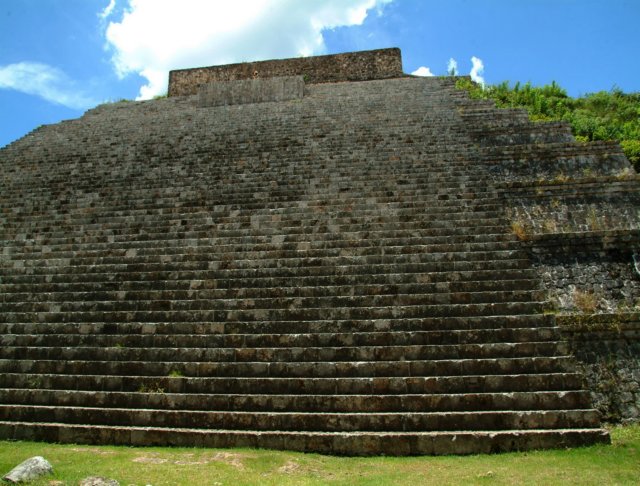 uxmalpirmidedeladivino.jpg