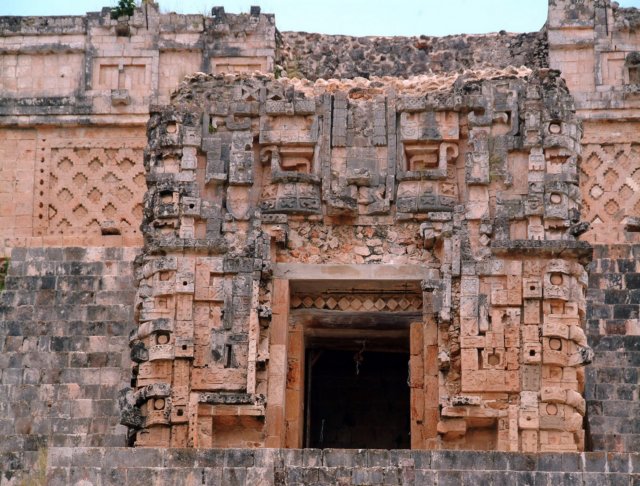 uxmalpuertadeentrada.jpg