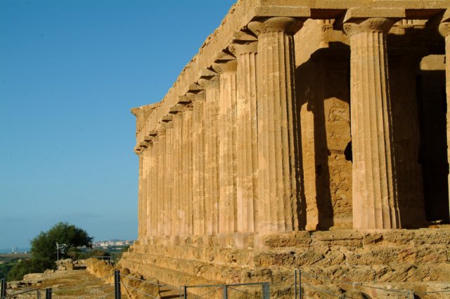 agrigentovalledelostemplosdetallelateral.jpg