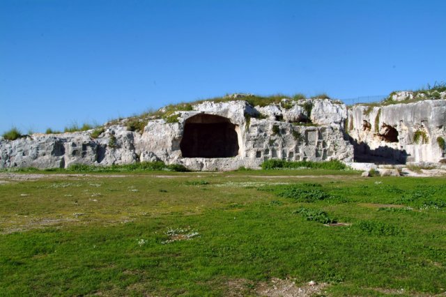 siracusagrutaysepulcros.jpg