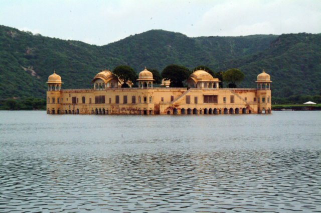 lakepalaceunamaravillasobreellago.jpg