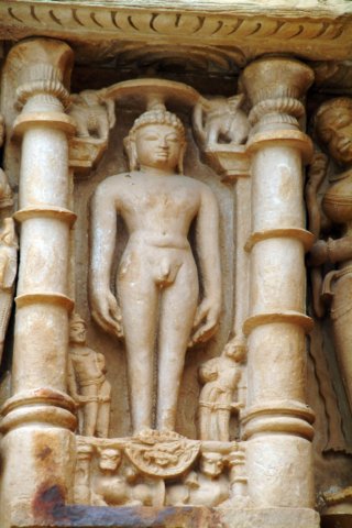 temploparshwanathnuevamentedetalleserticos.jpg