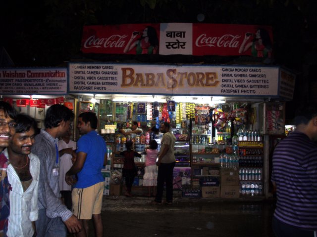 varanasinocturnotiendas.jpg