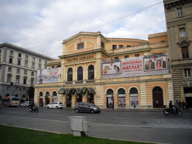 piazzacavourfachadadelteatroadriano.jpg