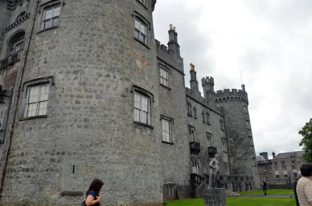 kilkennycastillofachadaalosjardinesexteriores.jpg