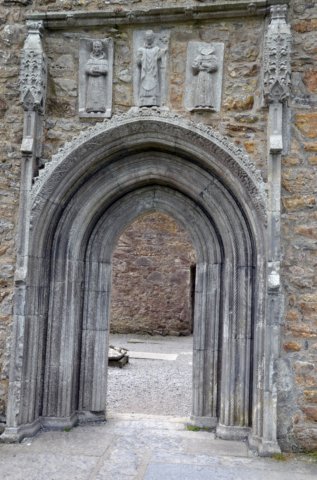 abadadeclonmacnoiseentradalateraltmalaghin.jpg