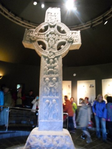 abadadeclonmacnoisemuseocruzdelasescriturasautentica.jpg