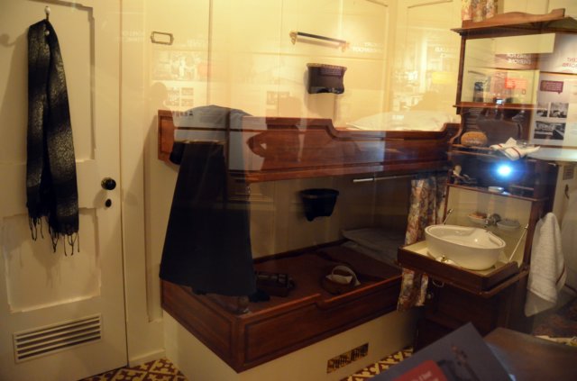 belfastmuseodeltitaniccamarotedesegundaclase.jpg