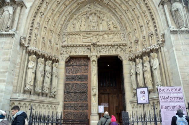 notredameporticonortepuertadelavirgen.jpg