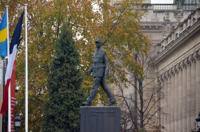 estatuadecharlesdegaulle.jpg