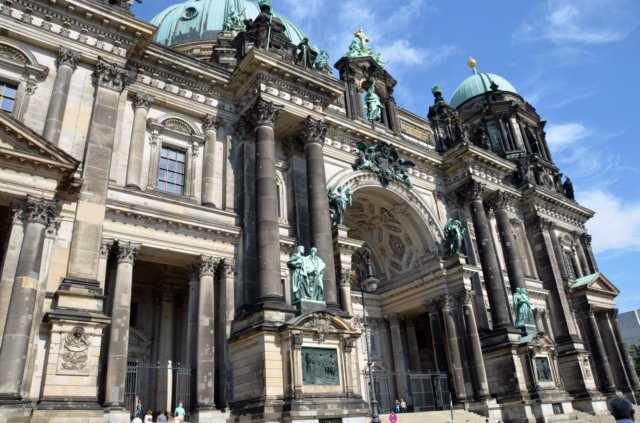 catedraldeberlnfachada.jpg