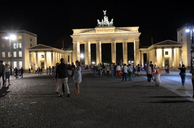 visitanocturnapuertadebrandenburgo.jpg
