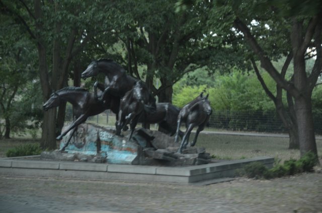 esculturadedecaballos.jpg