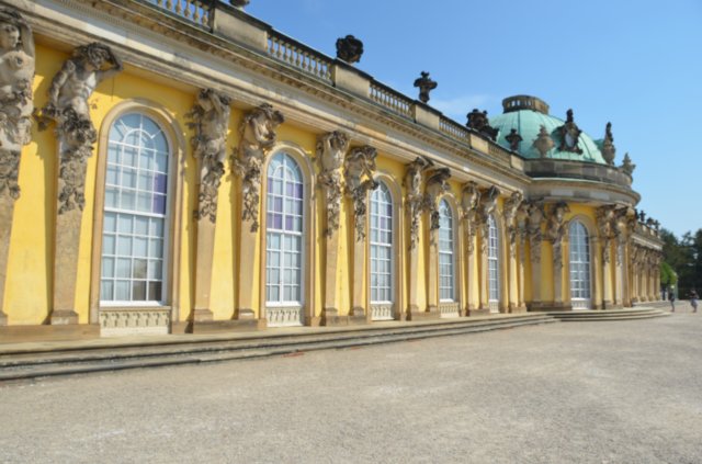 palaciodesanssouciobradelarquitectogeorgwenzeslausvonknobelsdorff17451747.jpg