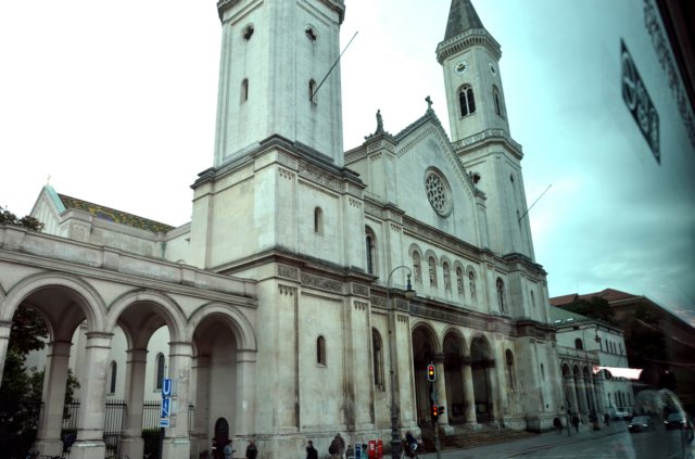 iglesiadestlouis.jpg
