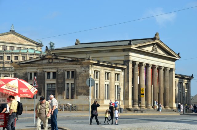 sophienstraesemperoper.jpg