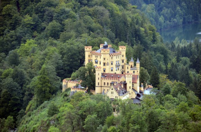 castillodehohenschwangaudesdelasubidaalcastilloneuschwanstein.jpg
