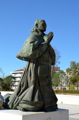 estatuaconmemorativadelavisitadepablovi.jpg