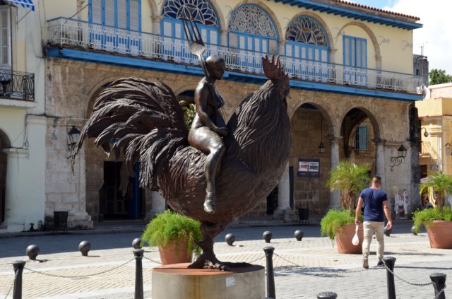plviejaestatuaalgallo.jpg