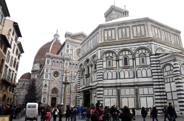 baptisterioalfrentedelacatedraldesantamaradefiore.jpg