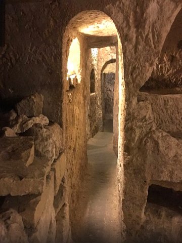 catacumbasdestpaulspasillo.jpg