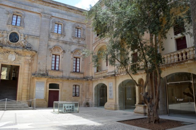 museodehistorianaturalpatio.jpg